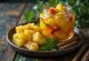 Лют маринован ананас, сервиран в буркан