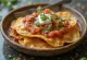 Chilaquiles con salsa de chipotle – с червен сос, хрупкави парчета тортила, настърган кашкавал и заквасена сметана