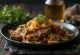 Bistec Encebollado сервирано с лук и гарнитура