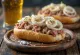 Mettbrötchen, сервиран с пресен лук